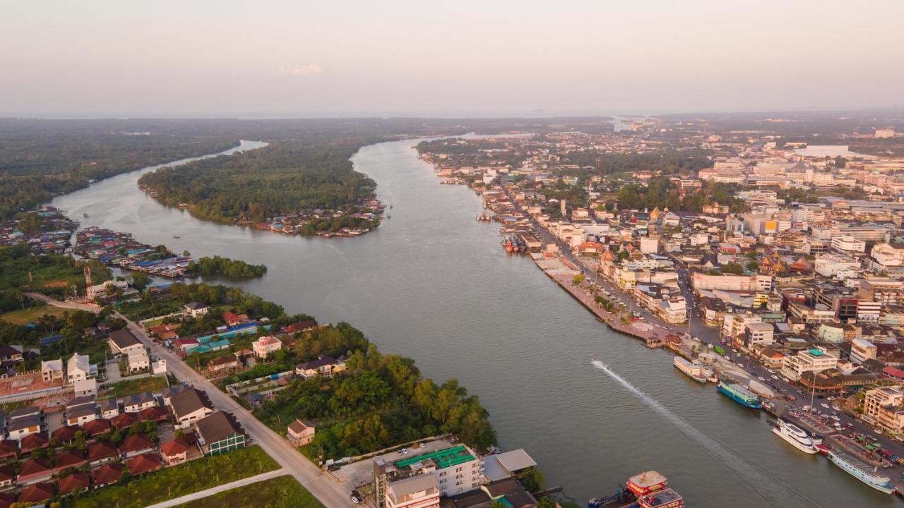 Sleepbox Hostel Suratthani Surat Thani Exterior photo
