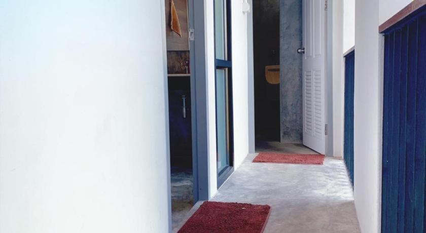 Sleepbox Hostel Suratthani Surat Thani Exterior photo