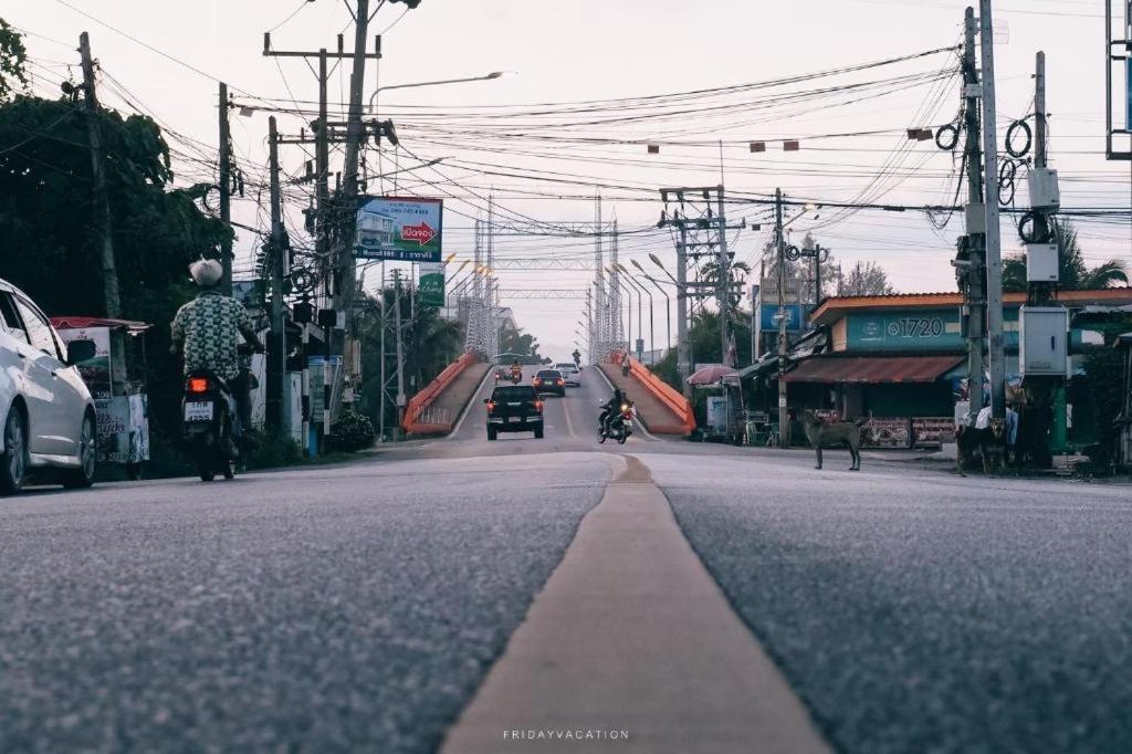 Sleepbox Hostel Suratthani Surat Thani Exterior photo