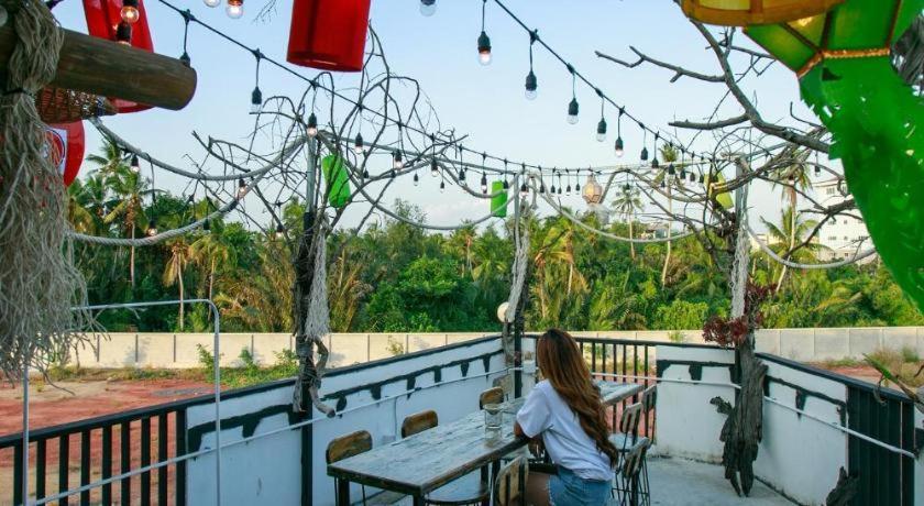 Sleepbox Hostel Suratthani Surat Thani Exterior photo