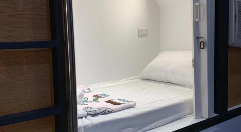 Sleepbox Hostel Suratthani Surat Thani Exterior photo